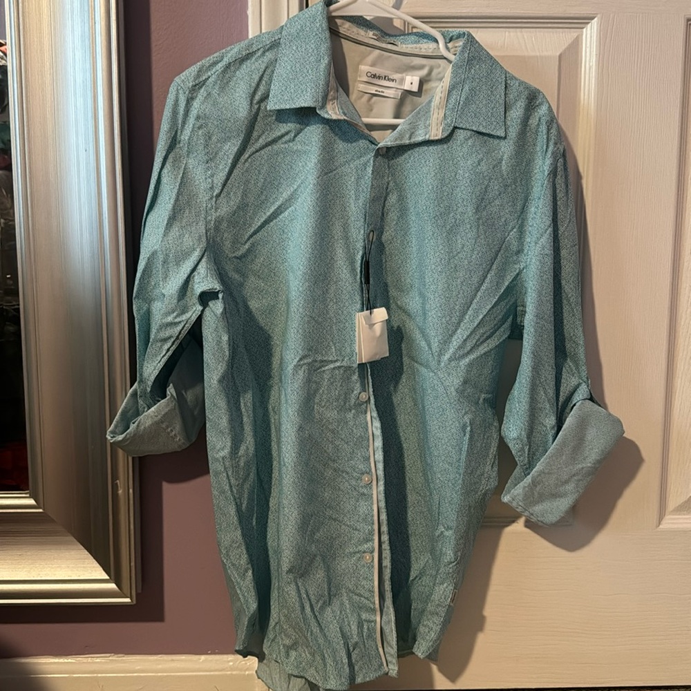 Calvin Klein Men’s Medium Button-Up Shirt